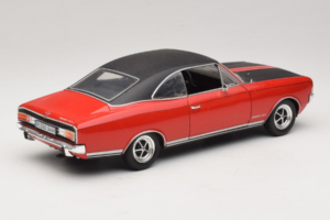 Opel Commodore GS/E Punane Revell 1:18 8826 Metall - pilt 3/8
