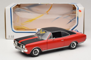 Opel Commodore GS/E Punane Revell 1:18 8826 Metall - pilt 8/8