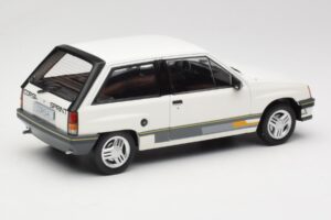 Opel Corsa A Sprint Valge MCG 1:18 MCG18432 Metall - pilt 2/6