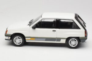 Opel Corsa A Sprint Valge MCG 1:18 MCG18432 Metall - pilt 3/6