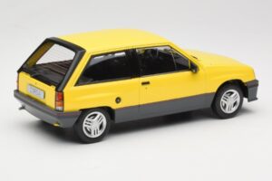 Opel Corsa A SR Kollane MCG 1:18 MCG18431 Metall - pilt 2/6