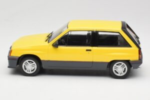 Opel Corsa A SR Kollane MCG 1:18 MCG18431 Metall - pilt 3/6