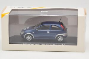 Opel Corsa C 1.5M Made in Eisenach Minichamps 1:43 OPEL003 Metall - pilt 4/4