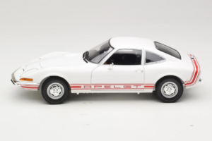 Opel GT Valge Minichamps 1:18 180049027 Metall - pilt 4/8