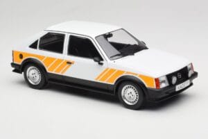 Opel Kadett D SR Valge Kollase Dekoriga MCG 1:18 MCG18534 Metall - pilt 4/6
