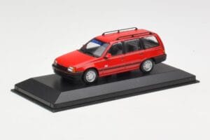 Opel Kadett E Club Universaal Punane Minichamps 1:43 400045910 Metall - pilt 3/3