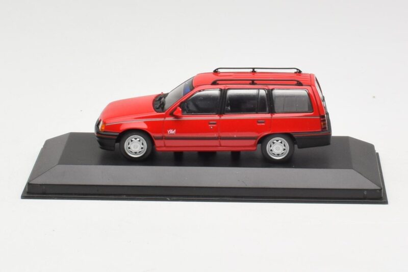 Opel Kadett E Club Universaal Punane Minichamps 1:43 400045910 Metall