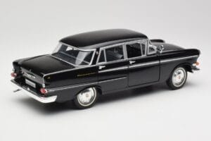 Opel Kapitan P1 Must Revell 1:18 08822 Metall - pilt 3/8