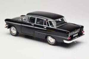 Opel Kapitan P1 Must Revell 1:18 08822 Metall - pilt 7/8