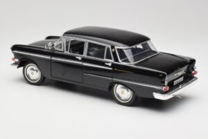 Opel Kapitan P2 Must Revell 1:18 08821 Metall - pilt 7/8