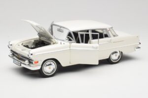 Opel Kapitan P2 Valge Revell 1:18 08821-M1 Metall - pilt 2/8