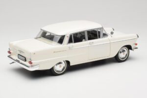 Opel Kapitan P2 Valge Revell 1:18 08821-M1 Metall - pilt 3/8