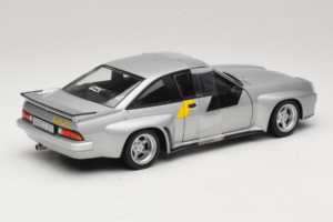 Opel Manta 400 Homologation Hõbedane Revell 1:18 8491 Metall - pilt 2/6
