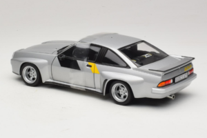 Opel Manta 400 Homologation Hõbedane Revell 1:18 8491 Metall - pilt 5/6