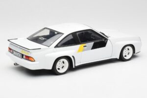 Opel Manta 400 Homologation Valge Revell 1:18 8819 Metall - pilt 3/8