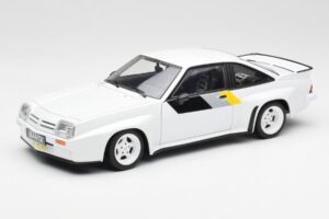Opel Manta 400 Homologation Valge Revell 1:18 8819 Metall