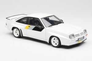 Opel Manta 400 Homologation Valge Revell 1:18 8819 Metall - pilt 6/8