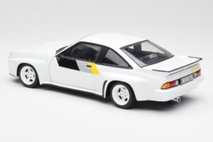 Opel Manta 400 Homologation Valge Revell 1:18 8819 Metall - pilt 7/8