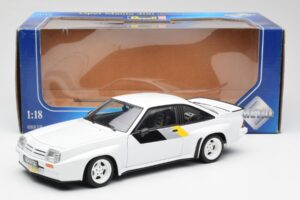 Opel Manta 400 Homologation Valge Revell 1:18 8819 Metall - pilt 8/8