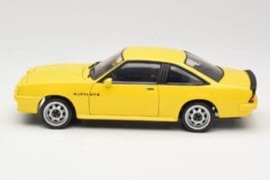 Opel Manta B GT/E Kollane Revell 1:18 08421 Metall - pilt 4/8