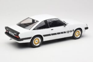 Opel Manta B Sport Valge MCG 1:18 MCG18237 Metall - pilt 2/6