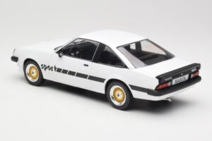 Opel Manta B Sport Valge MCG 1:18 MCG18237 Metall - pilt 5/6