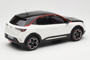 Opel Mokka-E GS Line Jada Valge Otto 1:18 OT1045 Vaik - pilt 2/6