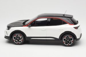 Opel Mokka-E GS Line Jada Valge Otto 1:18 OT1045 Vaik - pilt 3/6