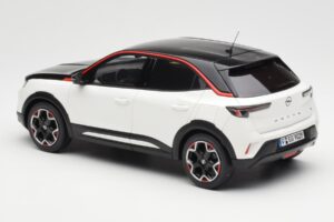 Opel Mokka-E GS Line Jada Valge Otto 1:18 OT1045 Vaik - pilt 5/6