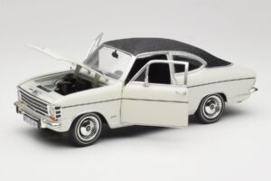 Opel Olympia A Coupe Valge Must Revell 1:18 8446 Metall - pilt 2/8