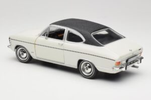 Opel Olympia A Coupe Valge Must Revell 1:18 8446 Metall - pilt 7/8