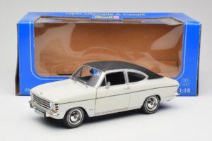 Opel Olympia A Coupe Valge Must Revell 1:18 8446 Metall - pilt 8/8