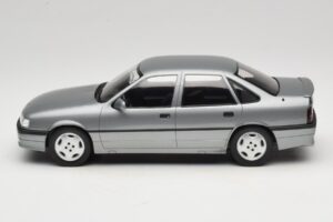 Opel Vectra A 2000 16V Tumehall MCG 1:18 MCG18462 Metall - pilt 3/6
