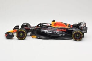 Oracle Red Bull Racing RB19 #1 M. Verstappen Winner Italian GP 2023 Minichamps 1:18 110231501 Metall - pilt 3/6