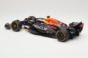 Oracle Red Bull Racing RB19 #1 M. Verstappen Winner Italian GP 2023 Minichamps 1:18 110231501 Metall - pilt 5/6