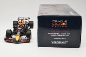 Oracle Red Bull Racing RB19 #1 M. Verstappen Winner Italian GP 2023 Minichamps 1:18 110231501 Metall - pilt 6/6