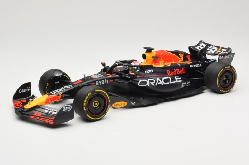 Oracle Red Bull Racing RB19 #1 M. Verstappen Winner Italian GP 2023 Minichamps 1:18 110231501 Metall