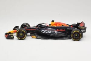 Red Bull Racing RB20 #1 M. Verstappen Winner China GP 2024 Minichamps 1:18 110240501 Metall - pilt 3/6