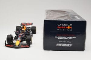 Red Bull Racing RB20 #1 M. Verstappen Winner China GP 2024 Minichamps 1:18 110240501 Metall - pilt 6/6
