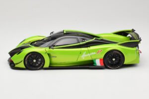 Pagani Huayra R Roheline LCD 1:18 LCD18012-GR Metall - pilt 4/8