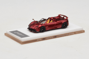 Pagani Huayra Roadster Tricolore Punane Henson & Heaven 1:64 PHRTR01 Metall - pilt 2/7