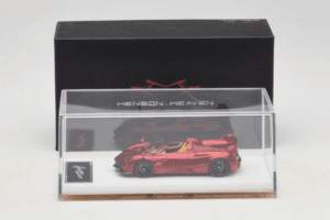 Pagani Huayra Roadster Tricolore Punane Henson & Heaven 1:64 PHRTR01 Metall - pilt 7/7