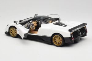 Pagani Zonda F Valge Mondo Motors 1:18 157655 Metall - pilt 5/8
