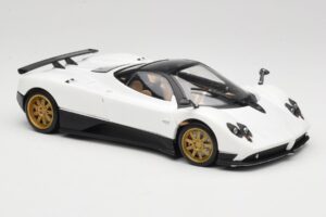 Pagani Zonda F Valge Mondo Motors 1:18 157655 Metall - pilt 6/8