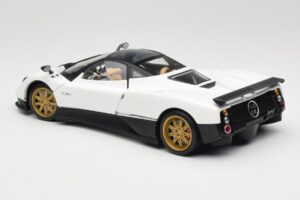 Pagani Zonda F Valge Mondo Motors 1:18 157655 Metall - pilt 7/8