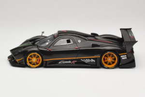 Pagani Zonda R Revolucion Carbon Fiber AUTOart 1:18 78261 Metall - pilt 4/8