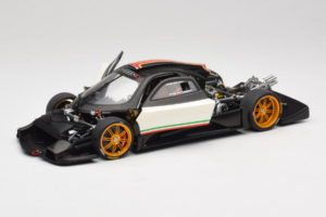 Pagani Zonda R Revolucion Valge AUTOart 1:18 78262 Metall - pilt 2/8