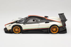Pagani Zonda R Revolucion Valge AUTOart 1:18 78262 Metall - pilt 4/8