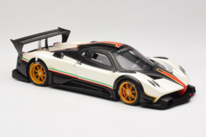 Pagani Zonda R Revolucion Valge AUTOart 1:18 78262 Metall - pilt 6/8