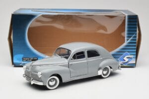 Peugeot 203 Gris Clair Solido 1:18 8145 Metall - pilt 8/8